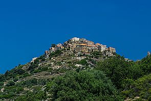 Corse Perriere T 0102-Modifier Sant'Antonino. Vivent les escaliers, très nombreux dans le village !